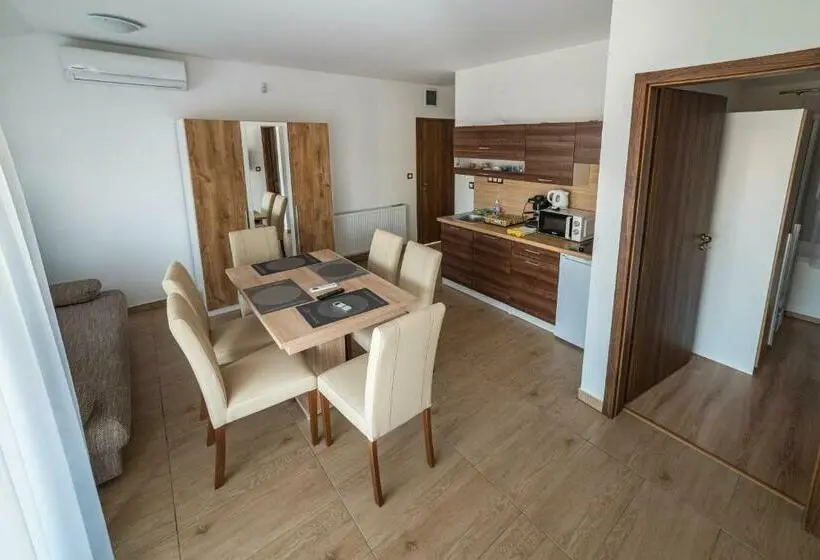 Perhehuone, Golden Beach Apartments Siófok