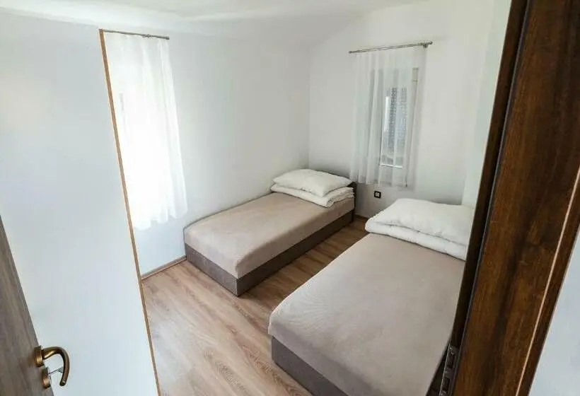 Perhehuone, Golden Beach Apartments Siófok