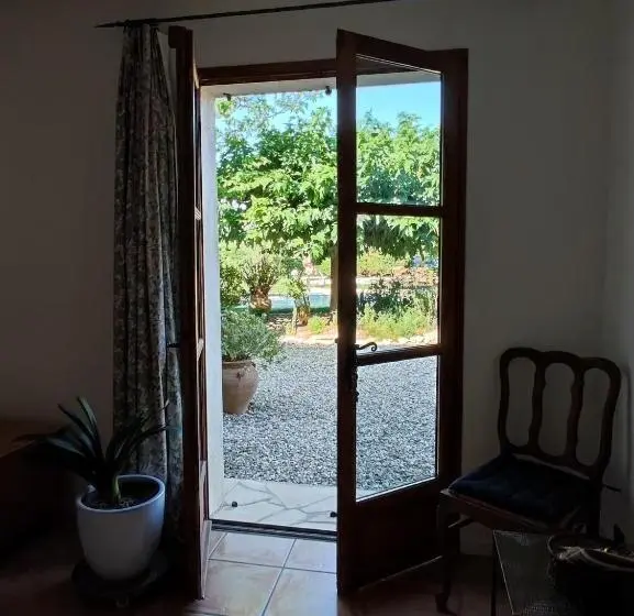 ガーデンビュースタンダードルーム, La Maison Des Romarins Chambres Cosy Climatisées Piscine Cuisine