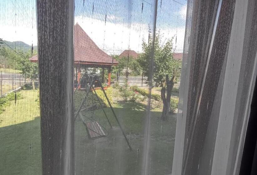 דירת חדר בקומת קרקע, Pensiunea Ghiță Vasile