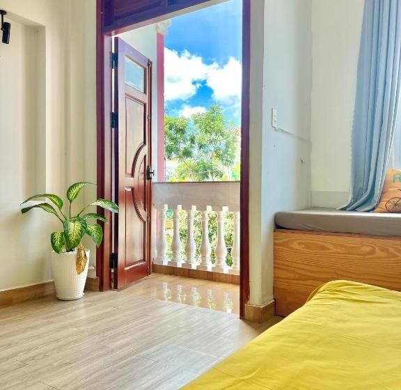 اتاق لوکس با بالکن, Nấm Home