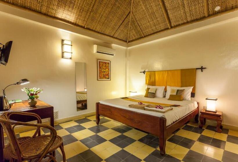 بنجلو قياسى, Au Cabaret Vert