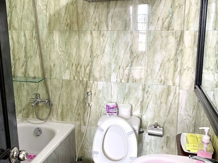 اتاق خانوادگی, Jade