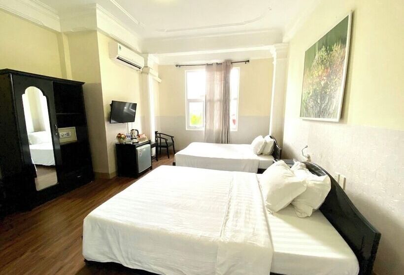 اتاق خانوادگی, Jade