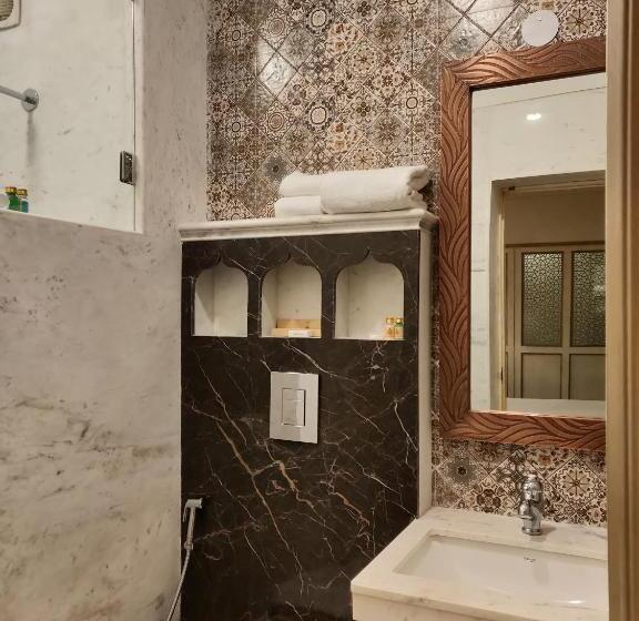 اتاق خانوادگی, Laxmi Palace Heritage Boutique