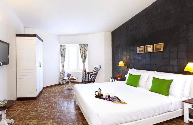 프레스티지 스위트, Sterling Kodai Lake