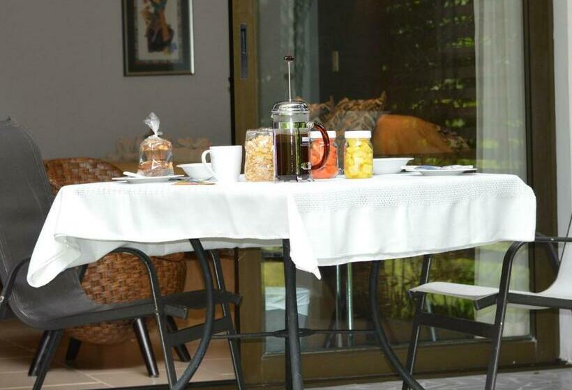 חדר דחוקס עם מיטת קינג, The Haven   Hotel & Spa, Health And Wellness Accommodation   Adults Only