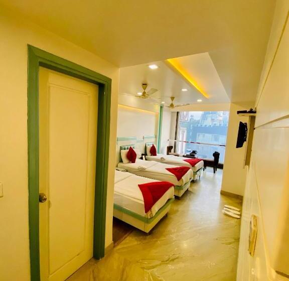 Трехместный Номер Superior, The Singh Empire, New Delhi