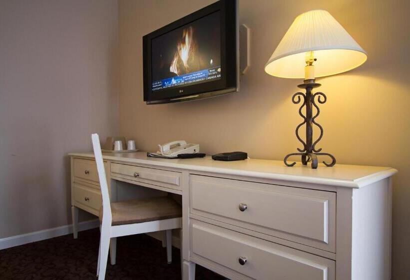 带2个双人床的标准工作室, Glenwood Inn & Suites