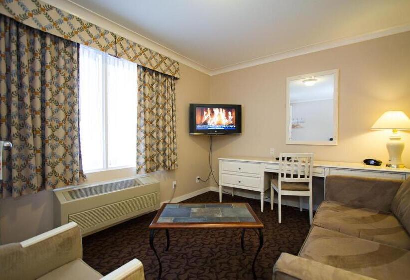 带大床的套房, Glenwood Inn & Suites