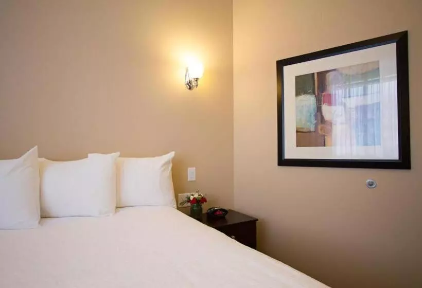キングサイズベッドのスイートルーム, Glenwood Inn & Suites