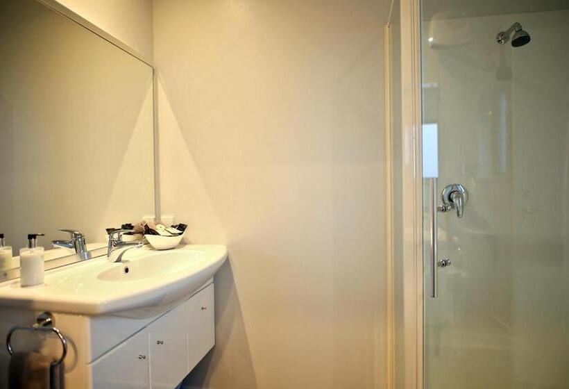 Студия Superior, Oamaru Motor Lodge