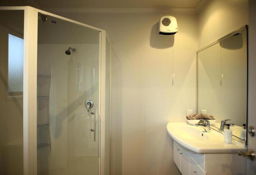 Студия Superior, Oamaru Motor Lodge