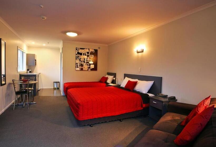 Студия Superior, Oamaru Motor Lodge