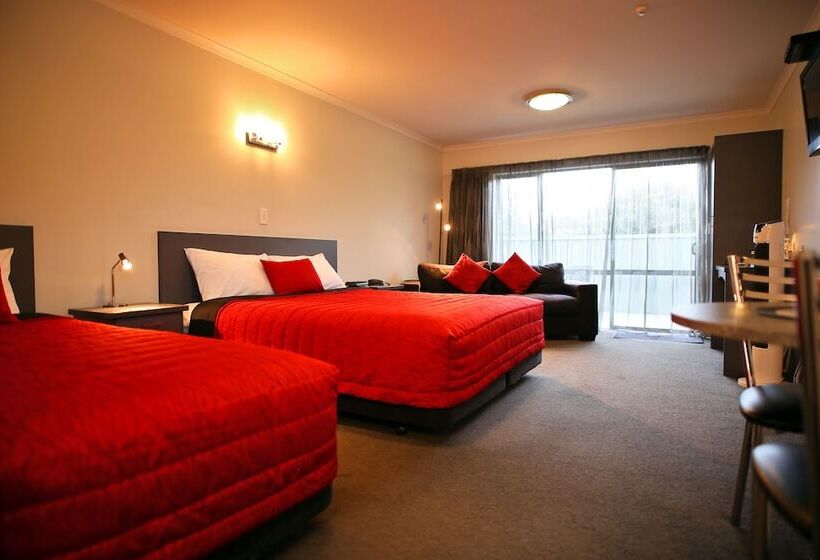 Студия Superior, Oamaru Motor Lodge