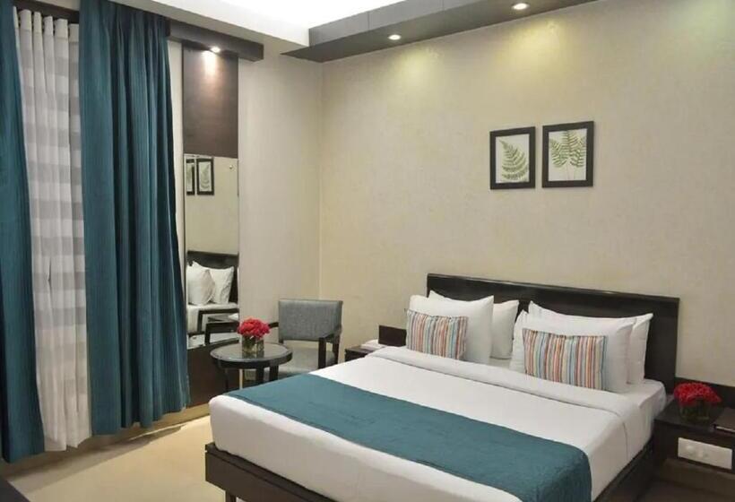 اتاق لوکس, Rockland Panchsheel Enclave