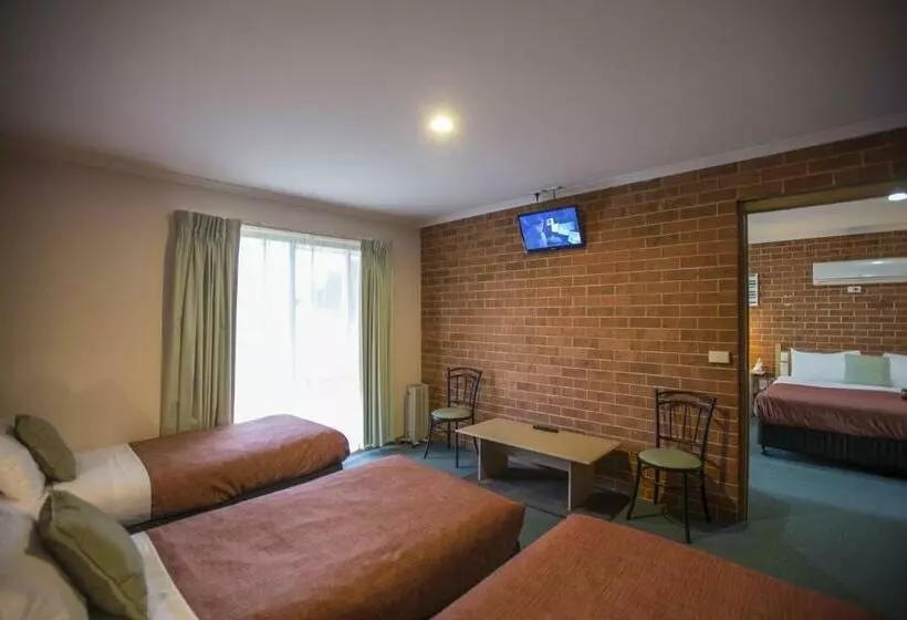 سوییت خانوادگی, Rose Garden Motel