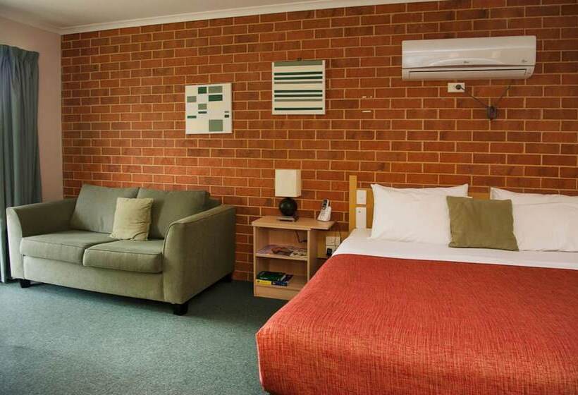 اتاق خانوادگی, Rose Garden Motel