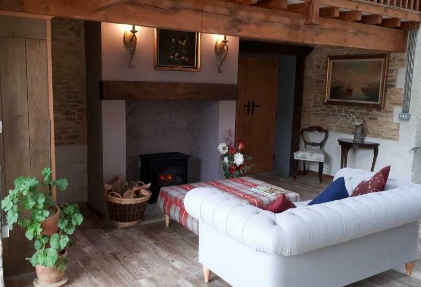 Семейный Номер, The Byre North End Farm