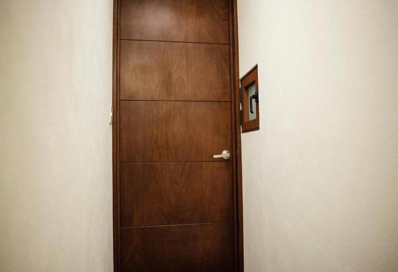 اتاق استاندارد با تخت بزرگ, Rm Avandaro