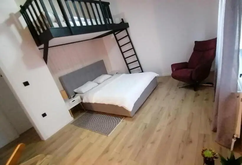 ファミリールーム, Cozy Rooms Toplita