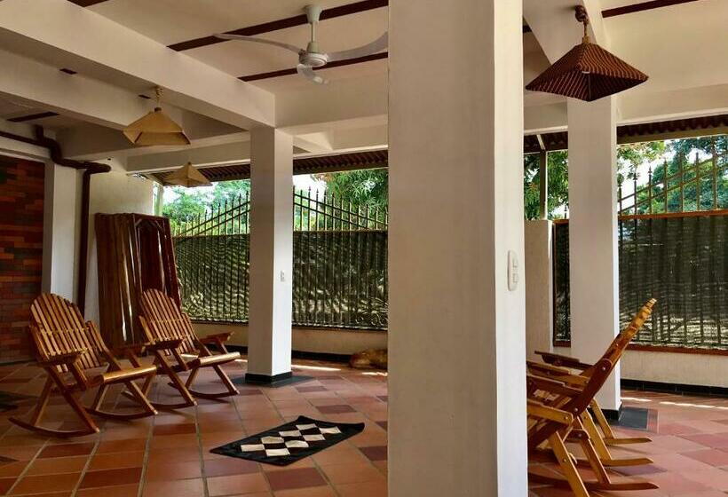 标准间带山景, Donama River