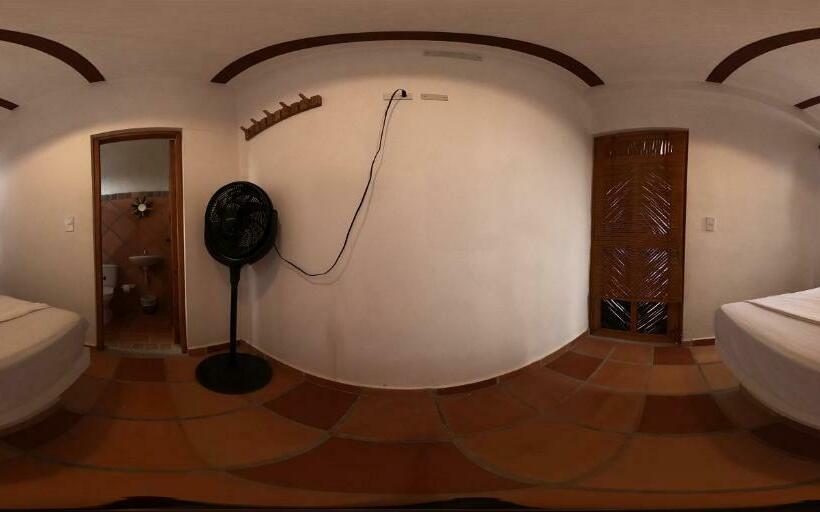 标准间带山景, Donama River