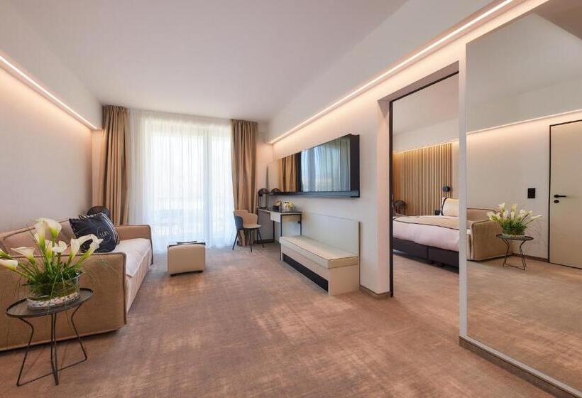 جناح جونيور, Lua Resort   Adults Only