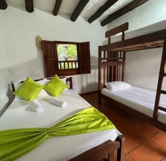 חדר סטנדרט לארבעה, Hostal Villa San Rafael