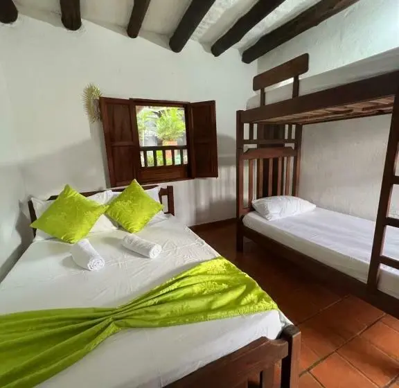 スタンダード４人部屋, Hostal Villa San Rafael