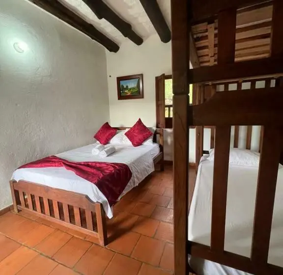 スタンダード４人部屋, Hostal Villa San Rafael