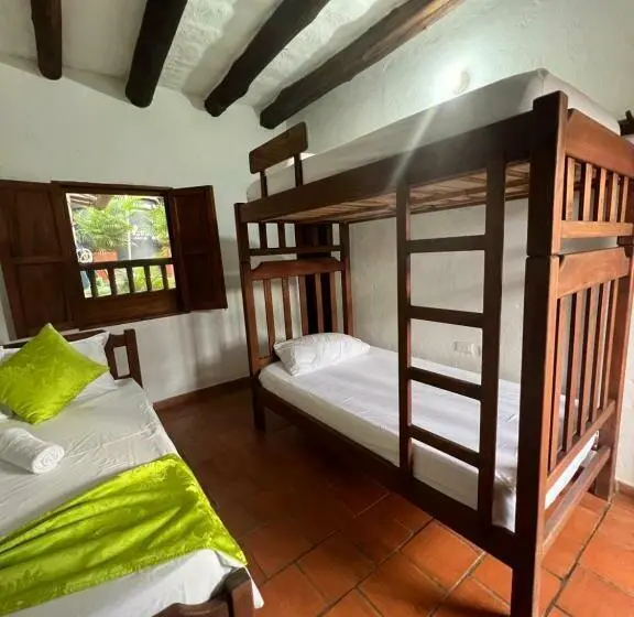 スタンダード４人部屋, Hostal Villa San Rafael