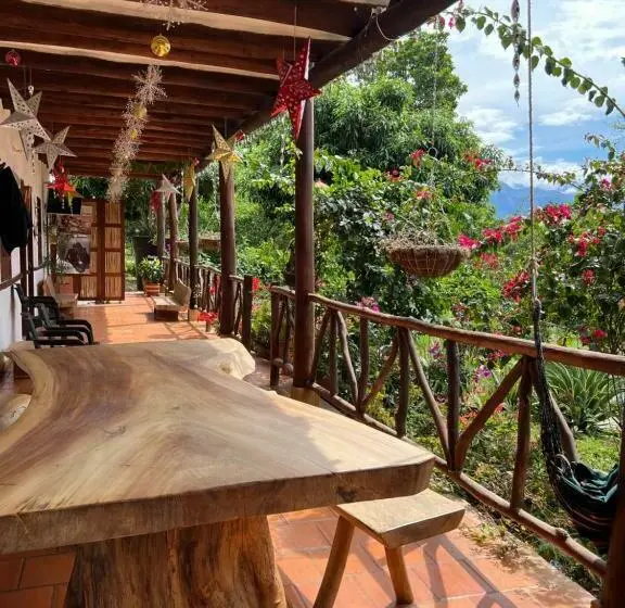 スタンダード４人部屋, Hostal Villa San Rafael