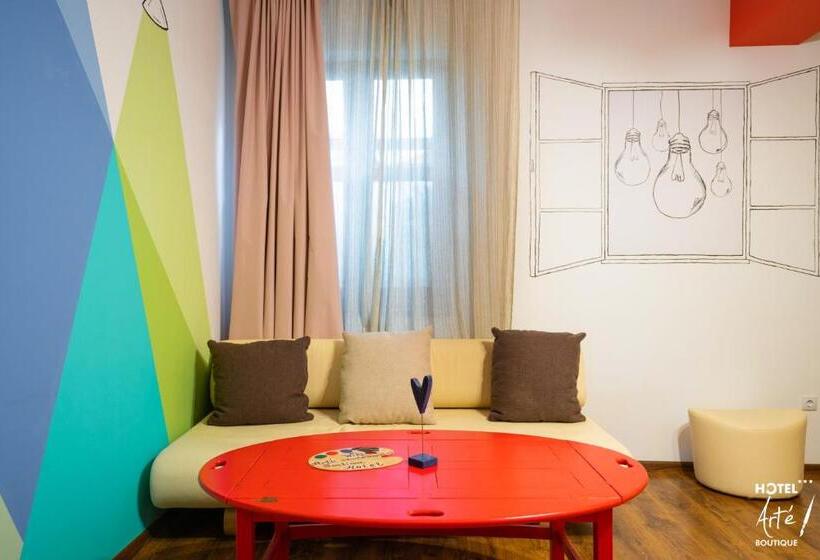 جناح جونيور مزوَّد بشرفة, Art E Boutique Rooms