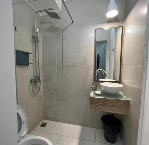 اتاق اکونومی, Tourist