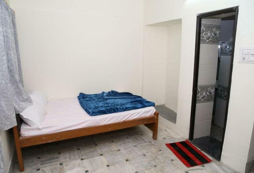 Семейный Номер, Yash Paradise