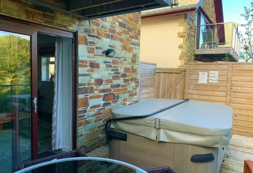 ２ベッドルームハウス, Waveside Waterside With Hot Tubresort Poolgym