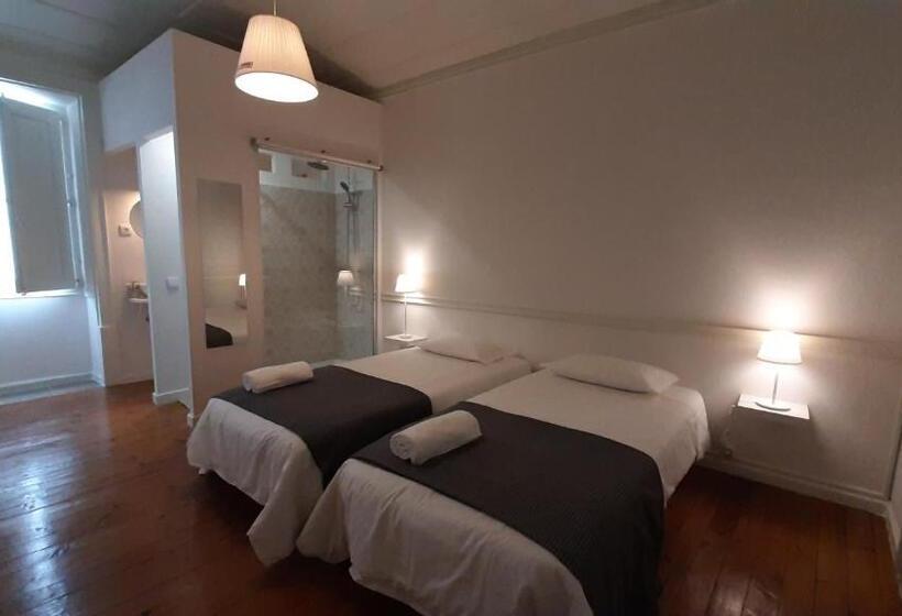 اتاق استاندارد, A Casa Do Tenente