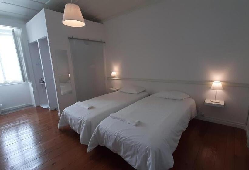 اتاق استاندارد, A Casa Do Tenente