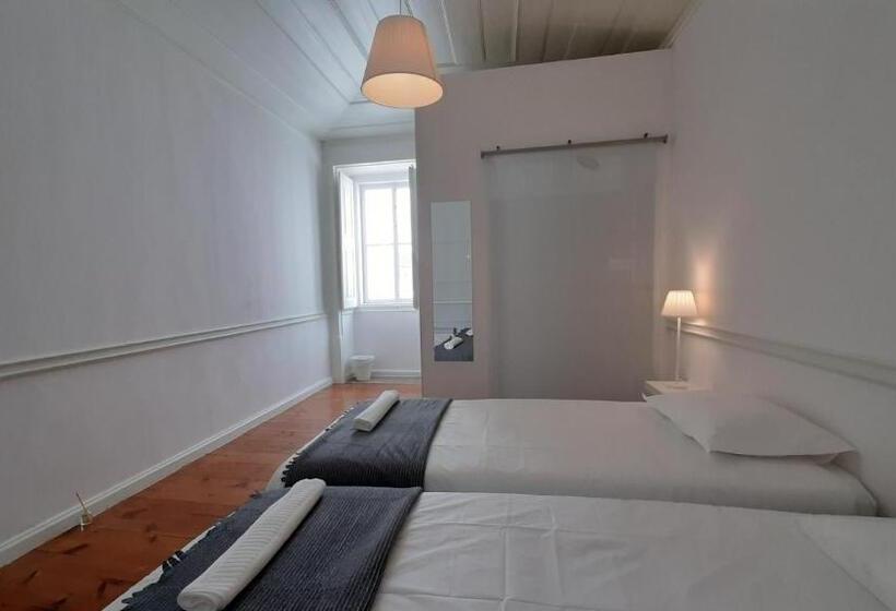 اتاق استاندارد, A Casa Do Tenente