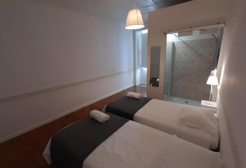 اتاق استاندارد, A Casa Do Tenente