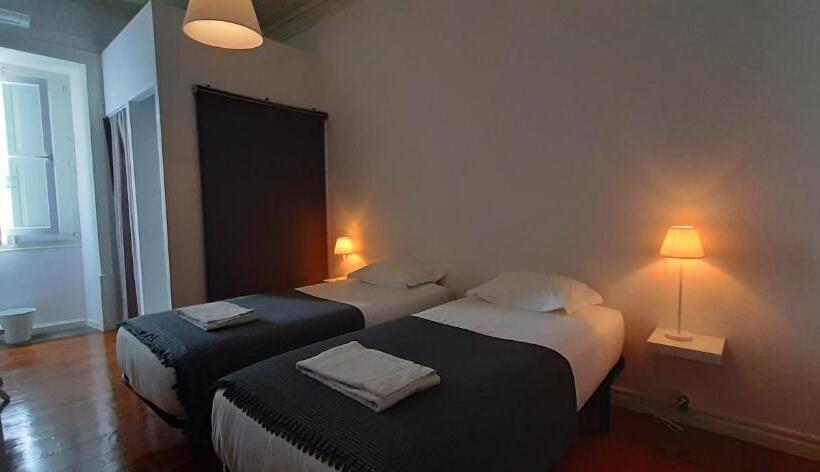 اتاق استاندارد, A Casa Do Tenente