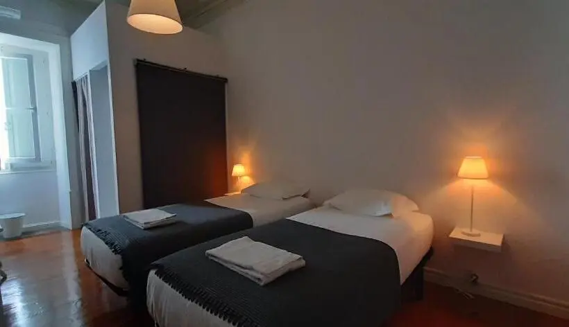 اتاق استاندارد, A Casa Do Tenente