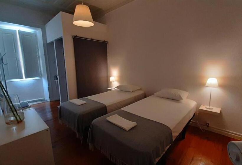 اتاق استاندارد, A Casa Do Tenente