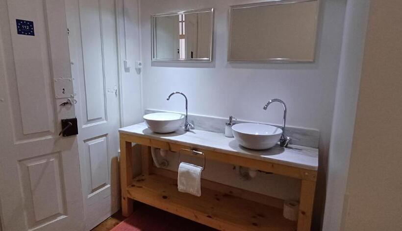 اتاق استاندارد چهار تخته, A Casa Do Tenente