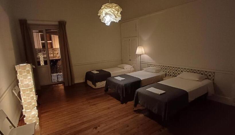 اتاق استاندارد چهار تخته, A Casa Do Tenente