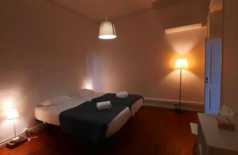 اتاق استاندارد چهار تخته, A Casa Do Tenente