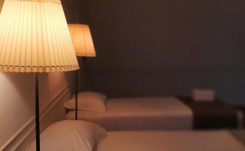 اتاق استاندارد چهار تخته, A Casa Do Tenente