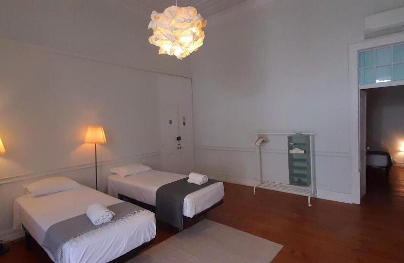 اتاق استاندارد چهار تخته, A Casa Do Tenente