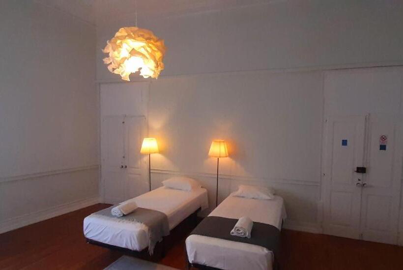 اتاق استاندارد چهار تخته, A Casa Do Tenente